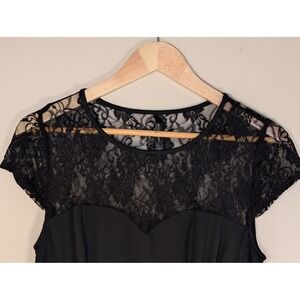 Eric + Lani Black Lace Yoke Cap Sleeve Sheath Mini Dress Women Size Large NWT